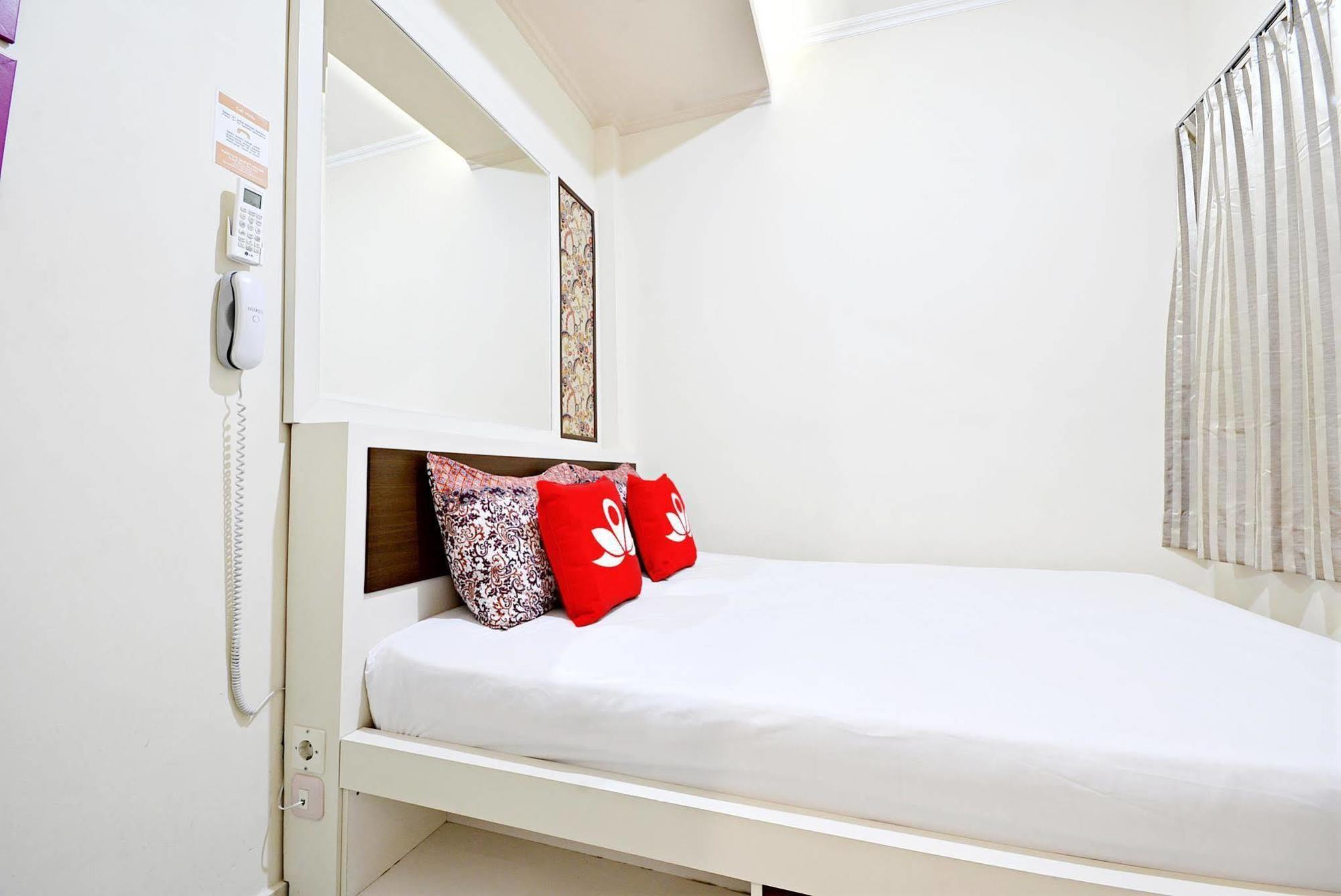 Zen Rooms Cideng Barat Джакарта Екстер'єр фото