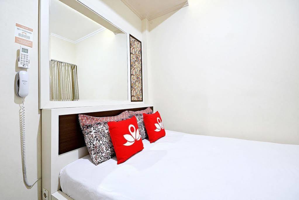 Zen Rooms Cideng Barat Джакарта Екстер'єр фото