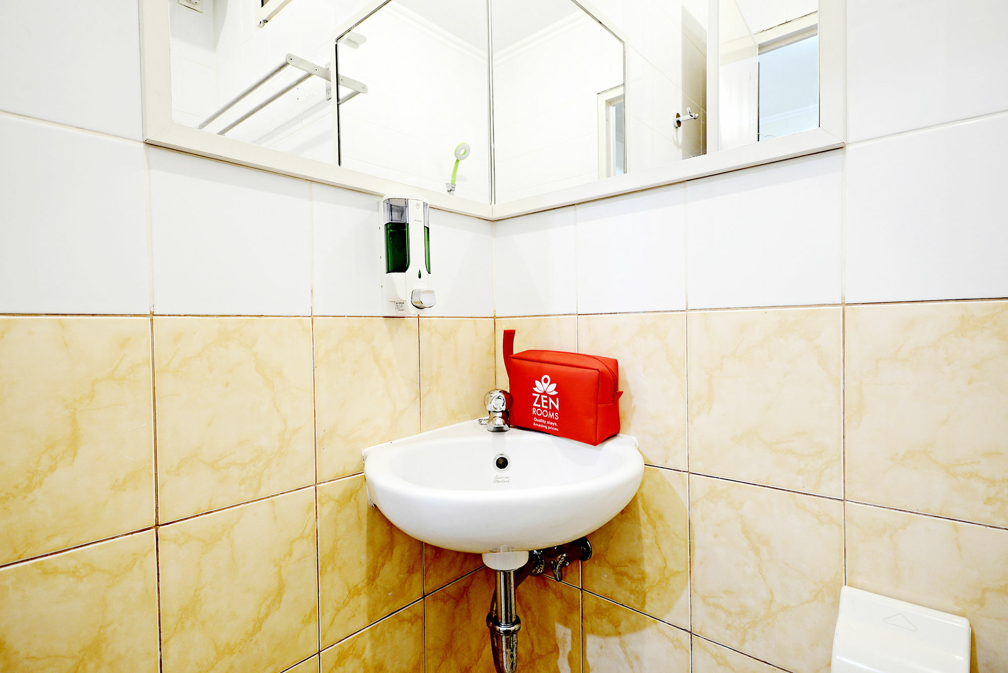 Zen Rooms Cideng Barat Джакарта Екстер'єр фото