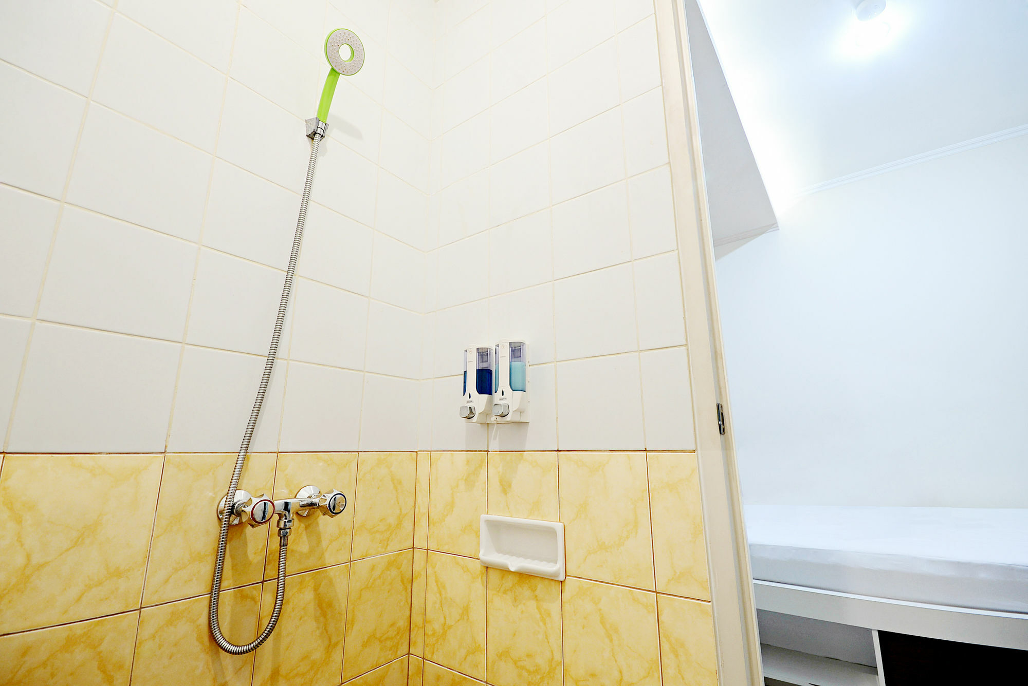 Zen Rooms Cideng Barat Джакарта Екстер'єр фото